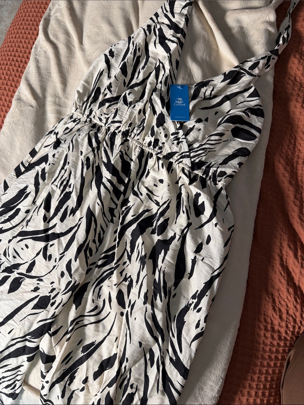 Cupshe Black and White Printed Halter Jumpsuit